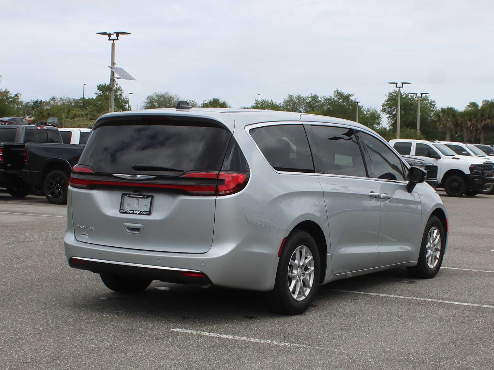 2026 Chrysler Pacifica Select