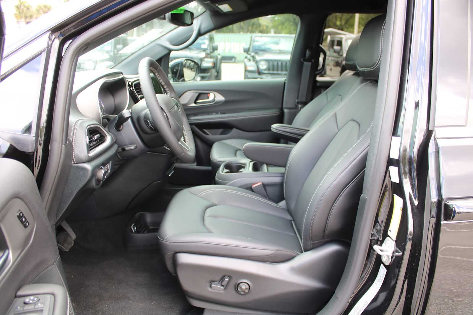 2027 Chrysler Pacifica Select