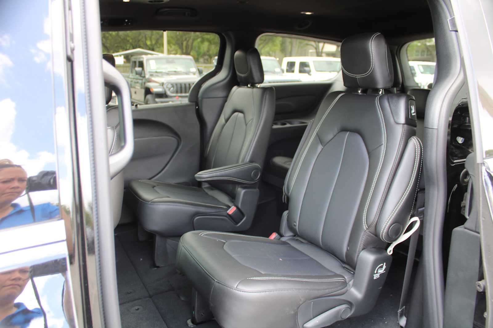 2027 Chrysler Pacifica Select
