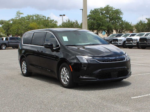 2027 Chrysler Pacifica Select