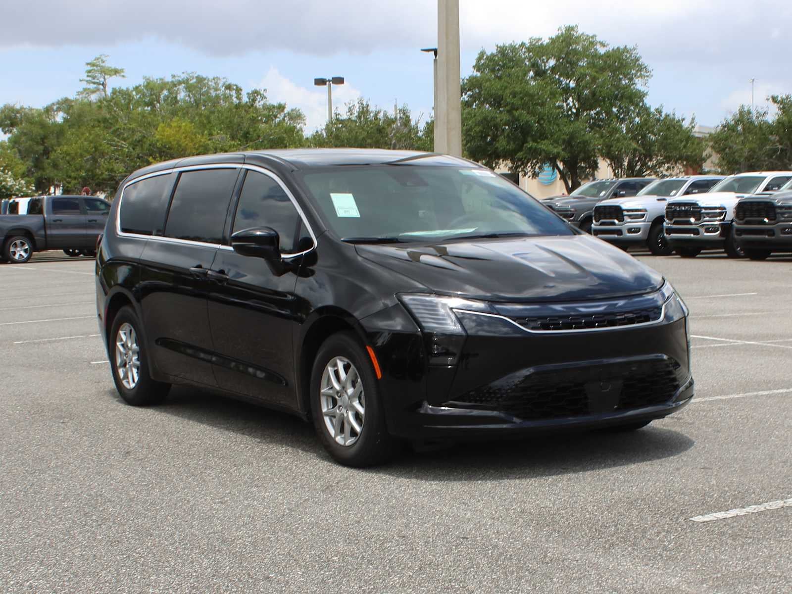 2027 Chrysler Pacifica Select