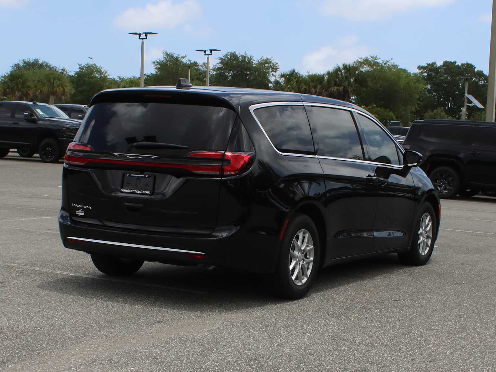 2027 Chrysler Pacifica Select