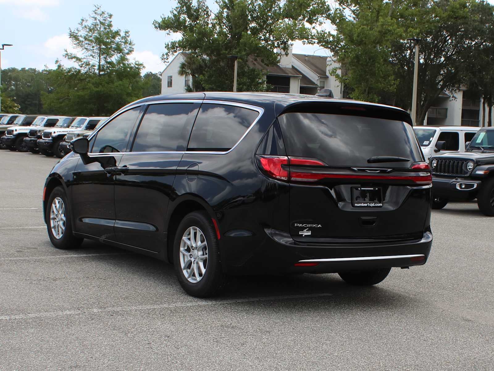 2027 Chrysler Pacifica Select