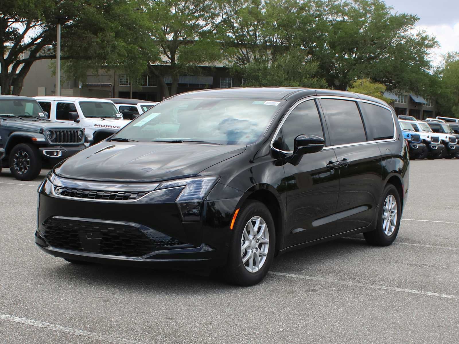2027 Chrysler Pacifica Select