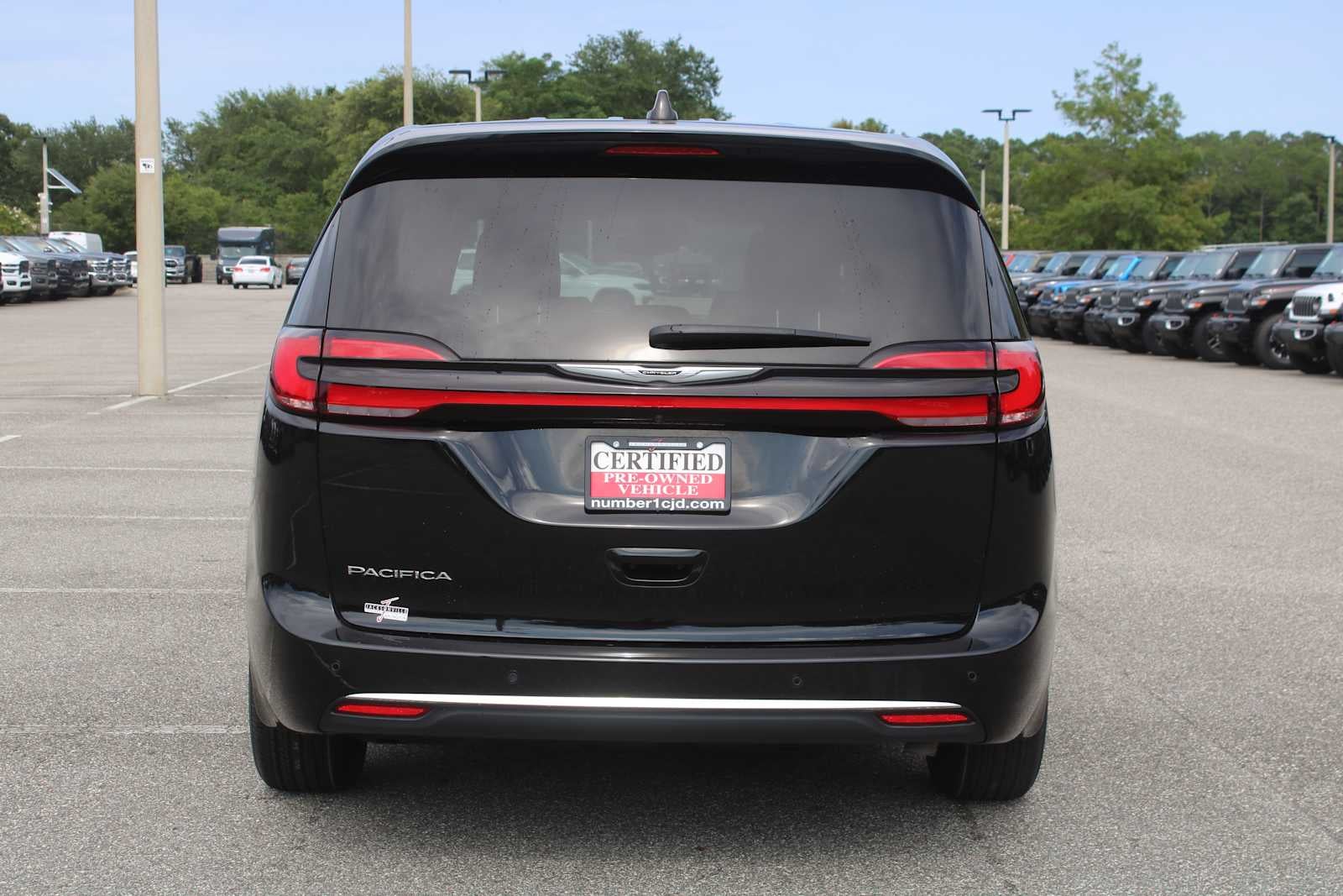 2025 Chrysler Pacifica Select