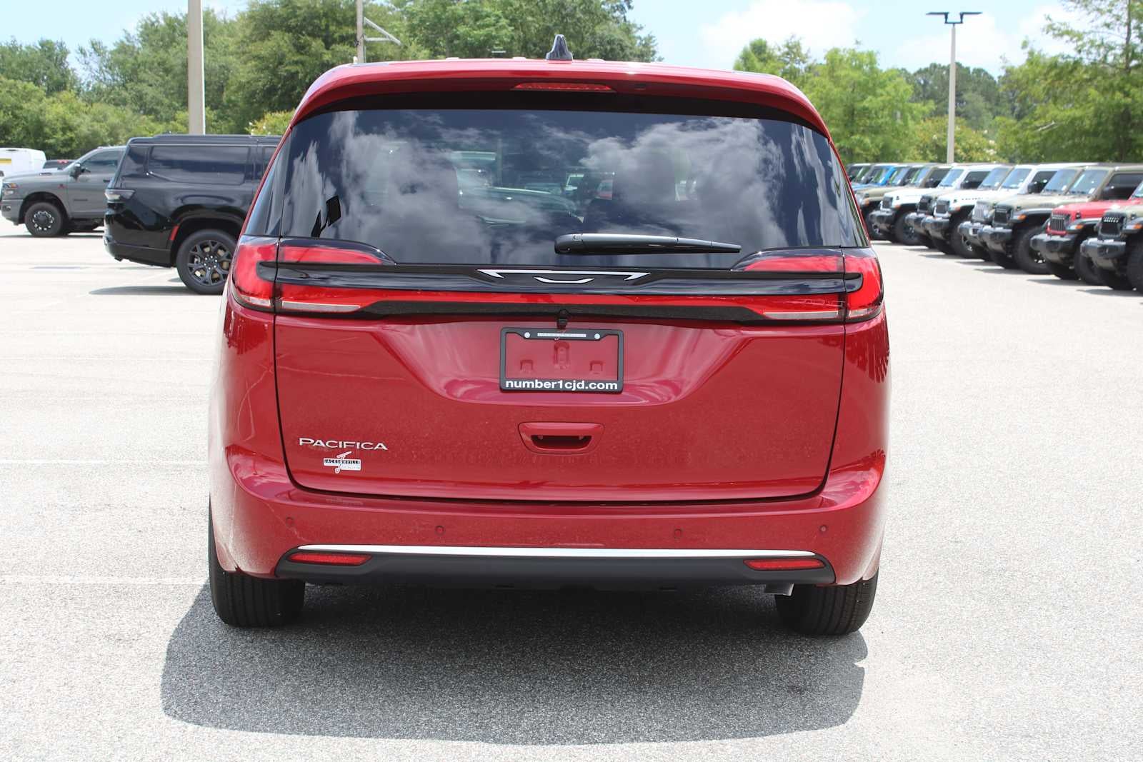 2027 Chrysler Pacifica Select