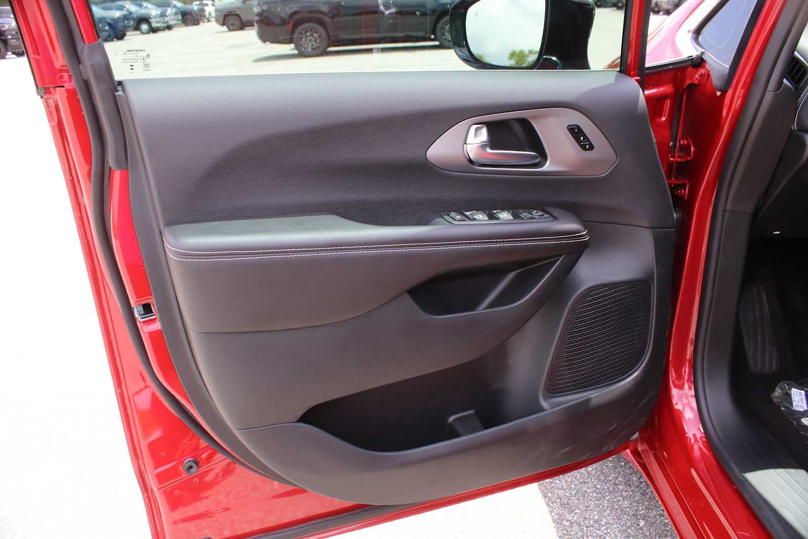 2027 Chrysler Pacifica Select