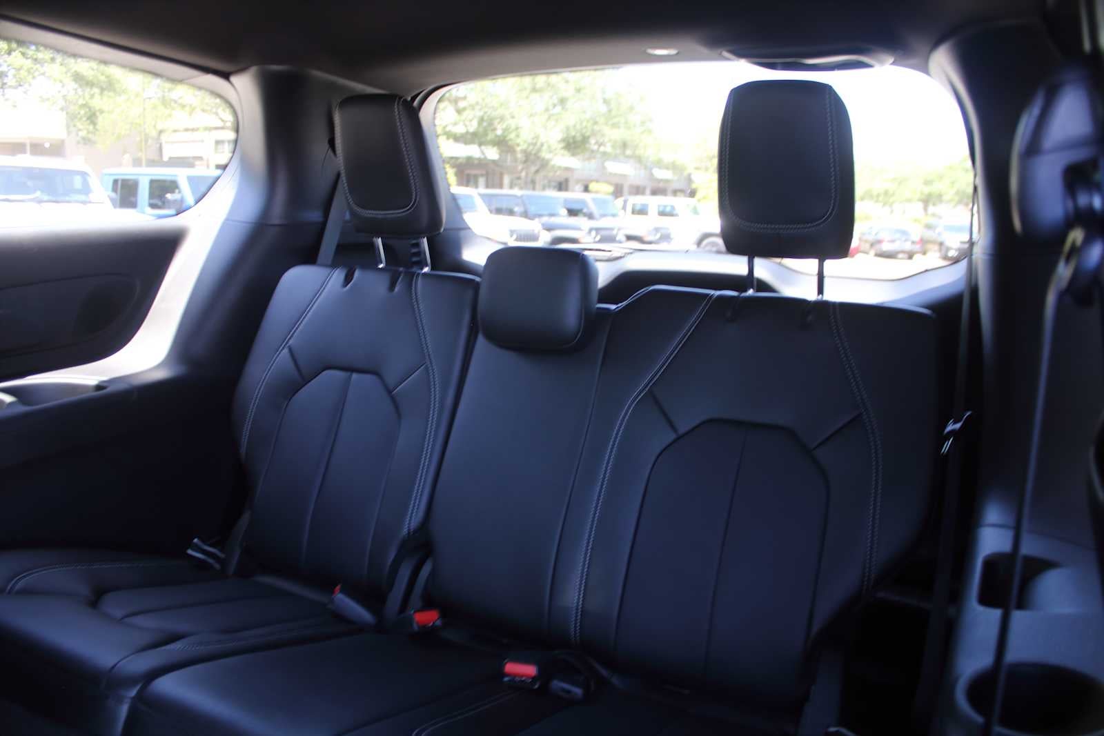 2027 Chrysler Pacifica Select