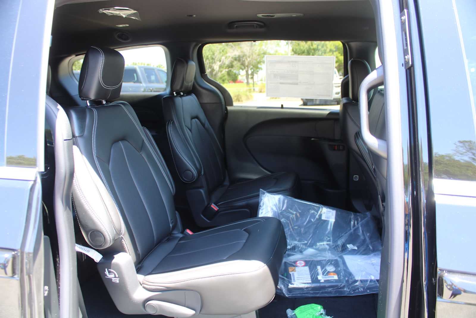 2027 Chrysler Pacifica Select