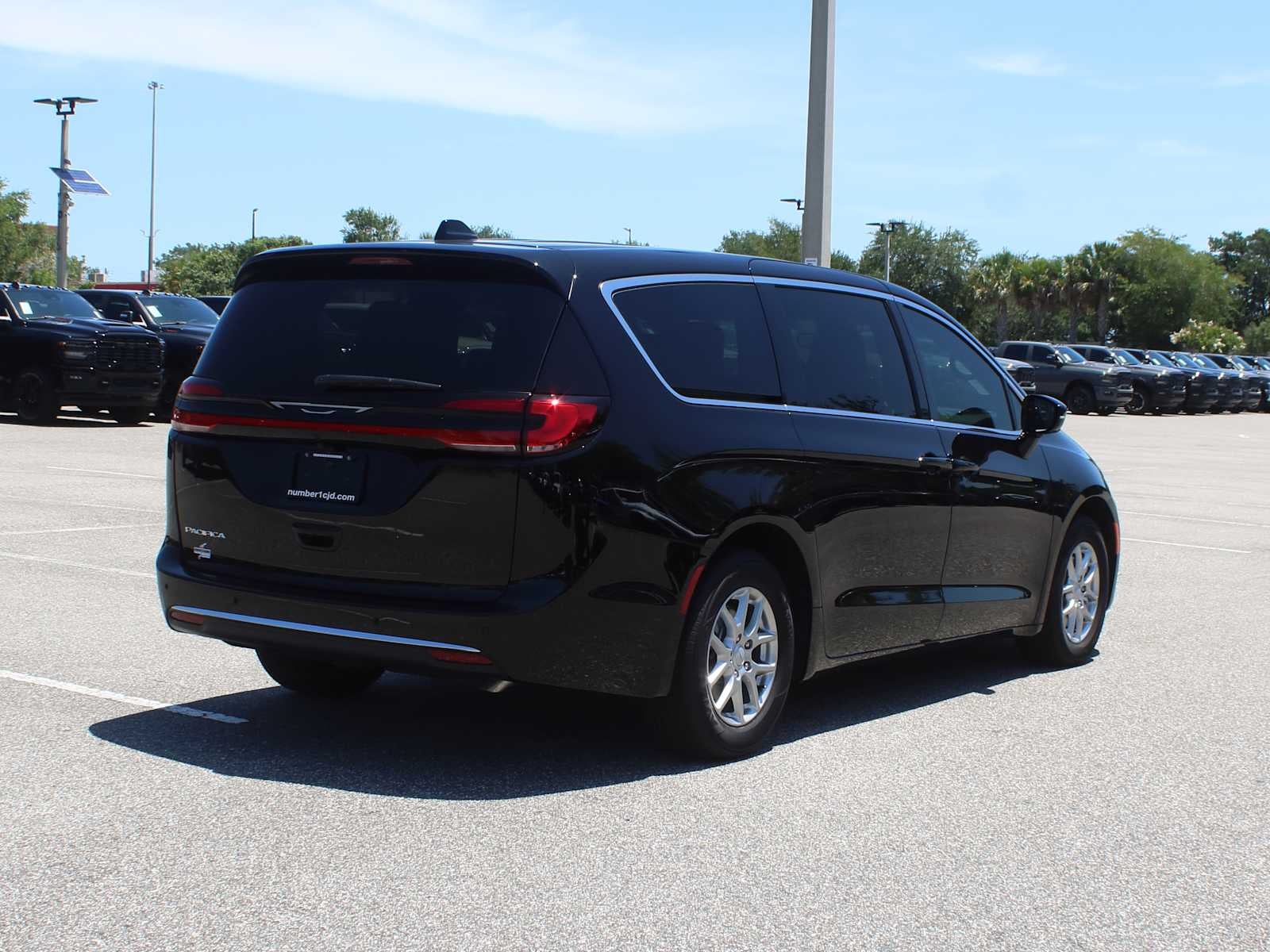 2027 Chrysler Pacifica Select
