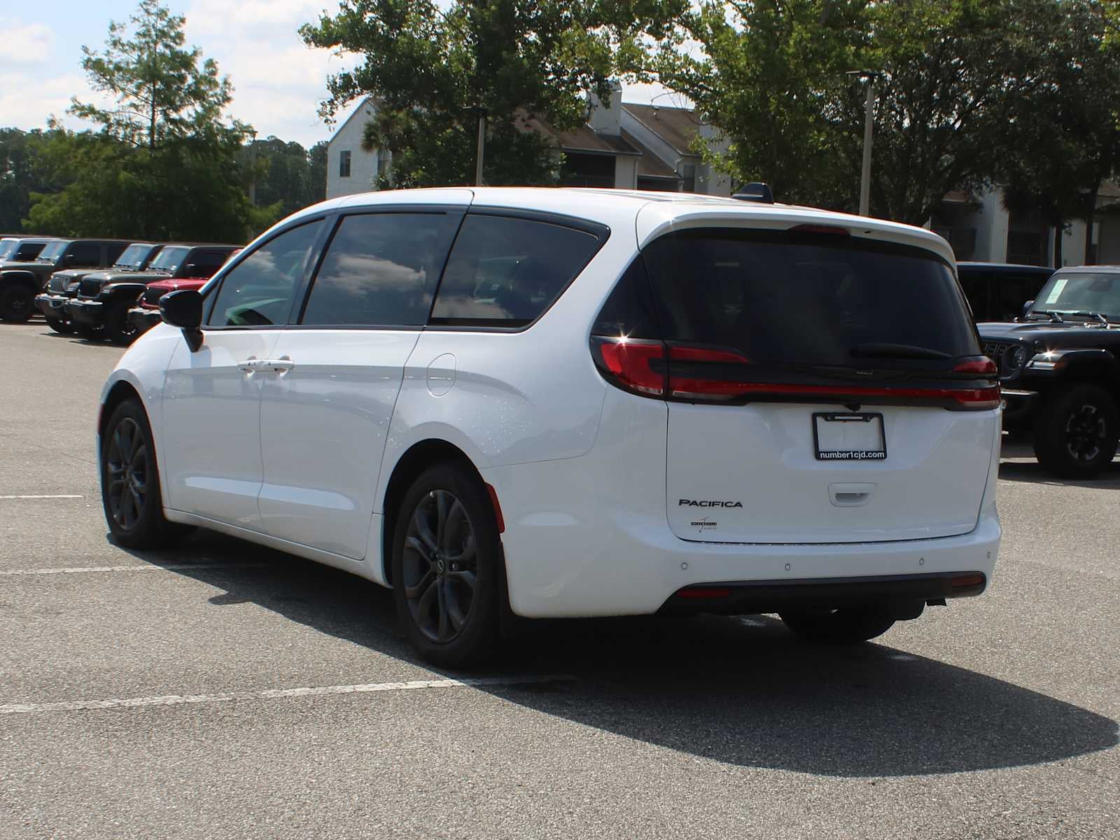2026 Chrysler Pacifica Select