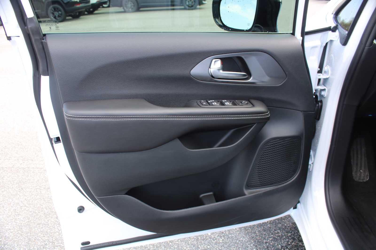 2026 Chrysler Voyager VOYAGER LX