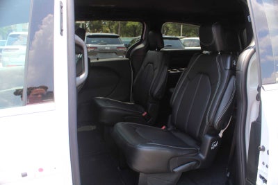 2027 Chrysler Pacifica LX