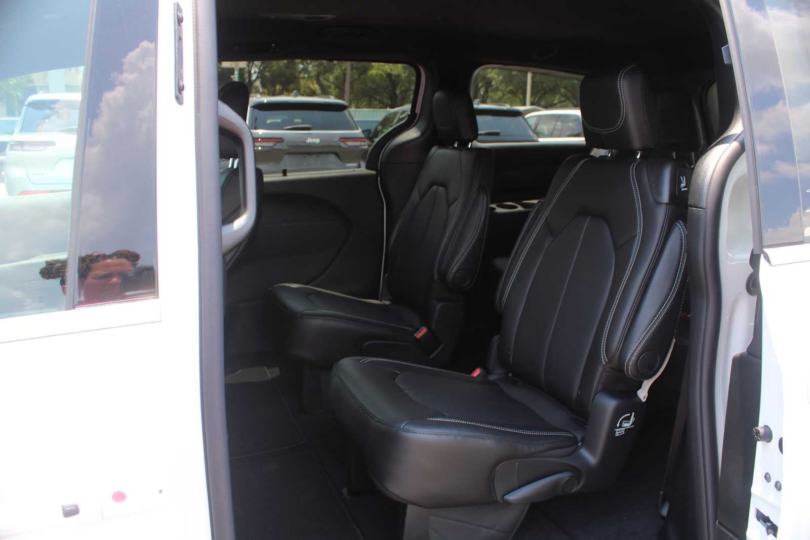 2027 Chrysler Pacifica LX