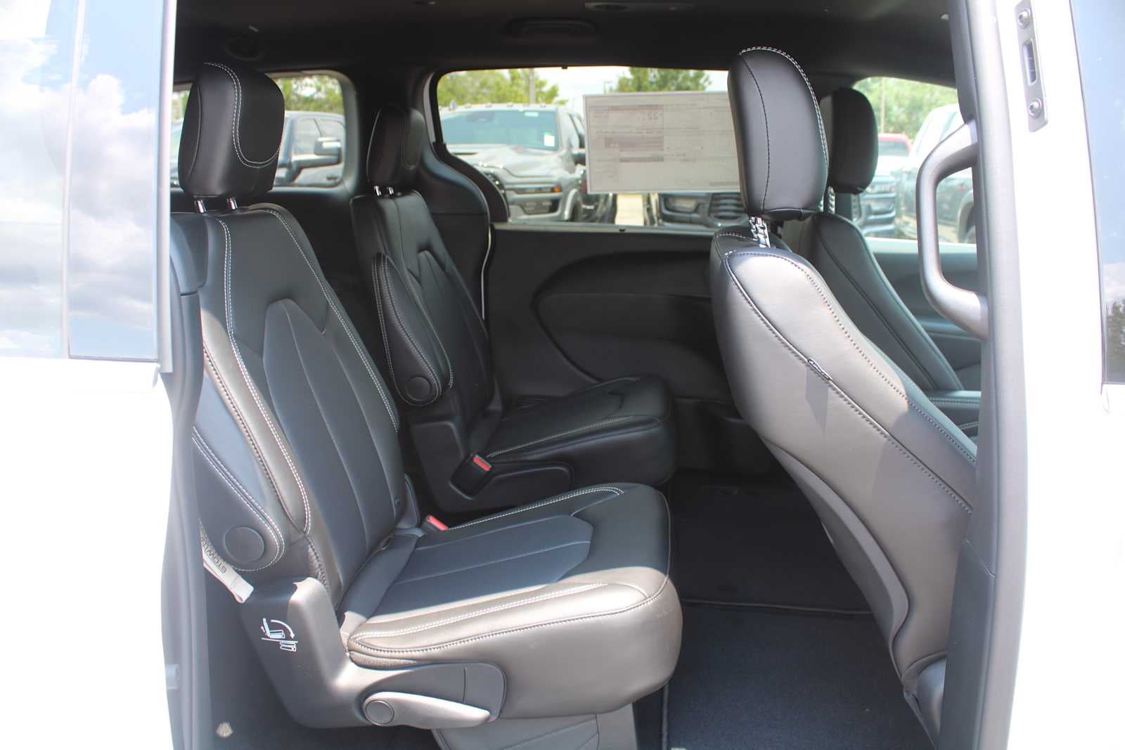 2027 Chrysler Pacifica LX