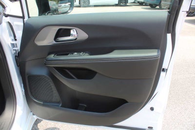 2027 Chrysler Pacifica LX