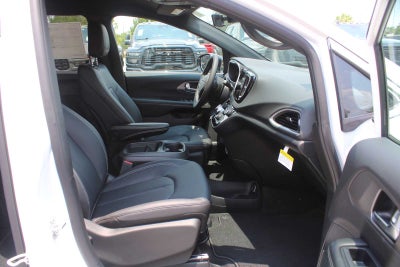 2027 Chrysler Pacifica LX