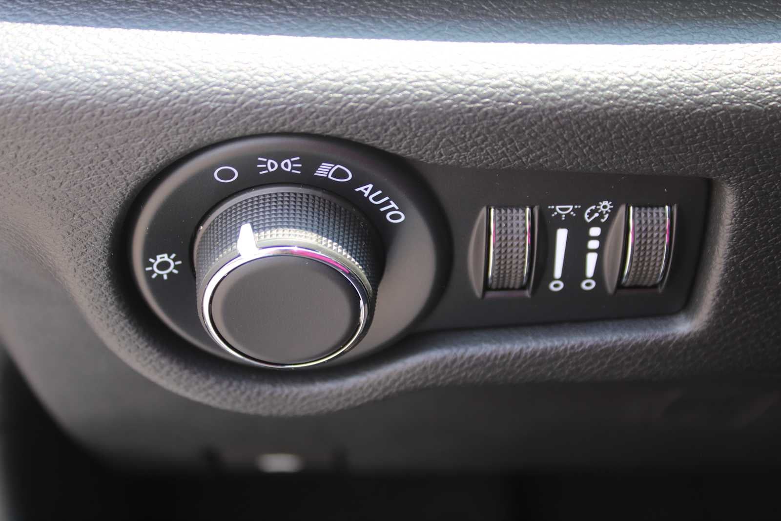 2027 Chrysler Pacifica LX