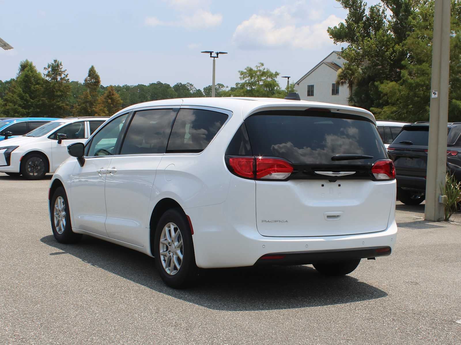 2027 Chrysler Pacifica LX
