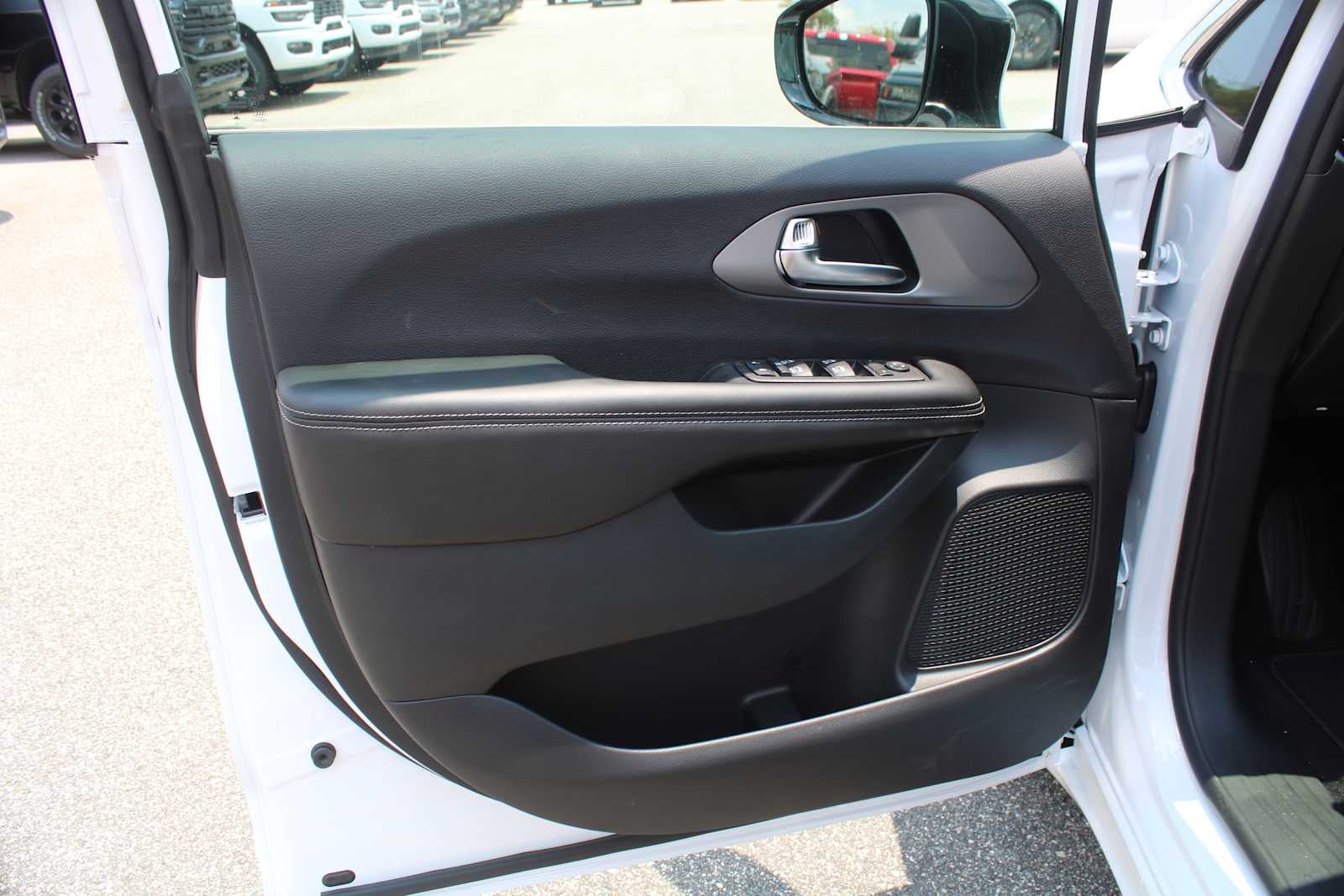 2027 Chrysler Pacifica LX