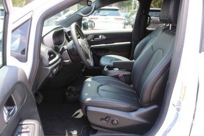 2027 Chrysler Pacifica LX