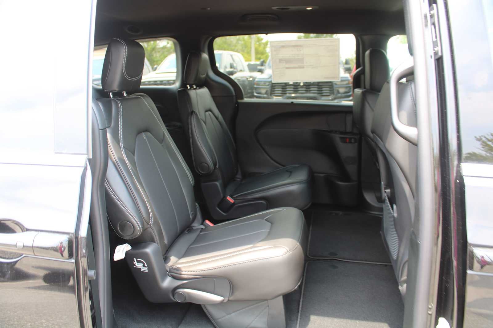 2027 Chrysler Pacifica LX