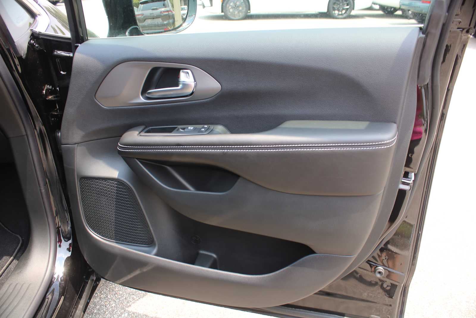 2027 Chrysler Pacifica LX