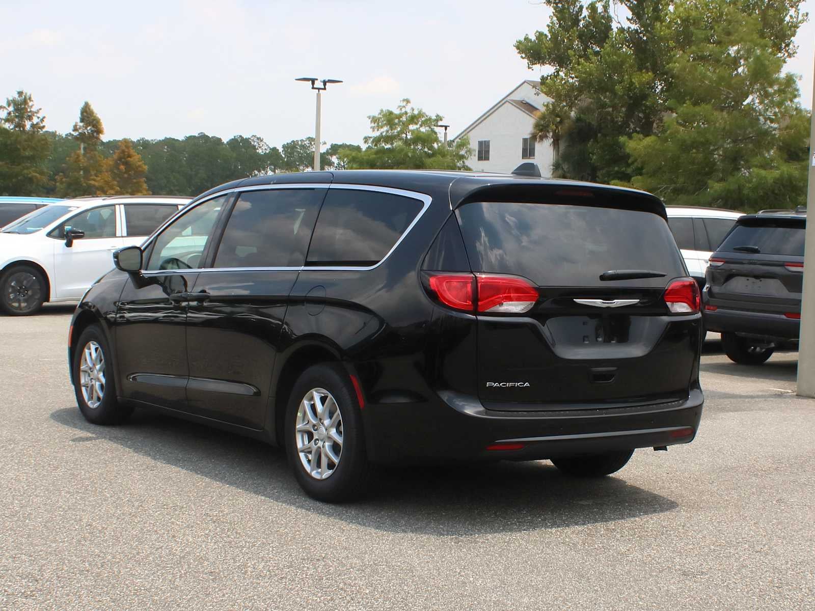 2027 Chrysler Pacifica LX