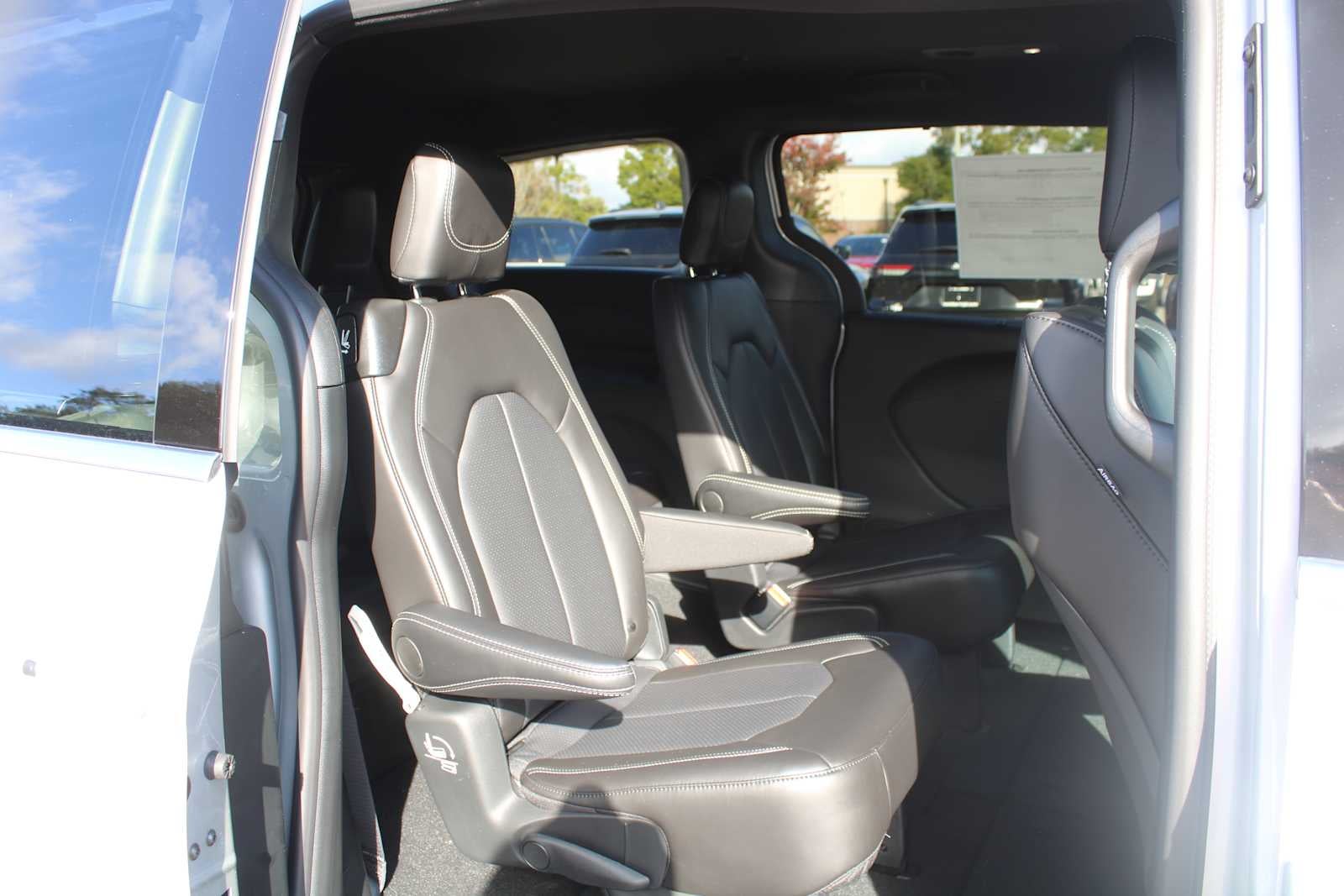 2026 Chrysler Voyager VOYAGER LX