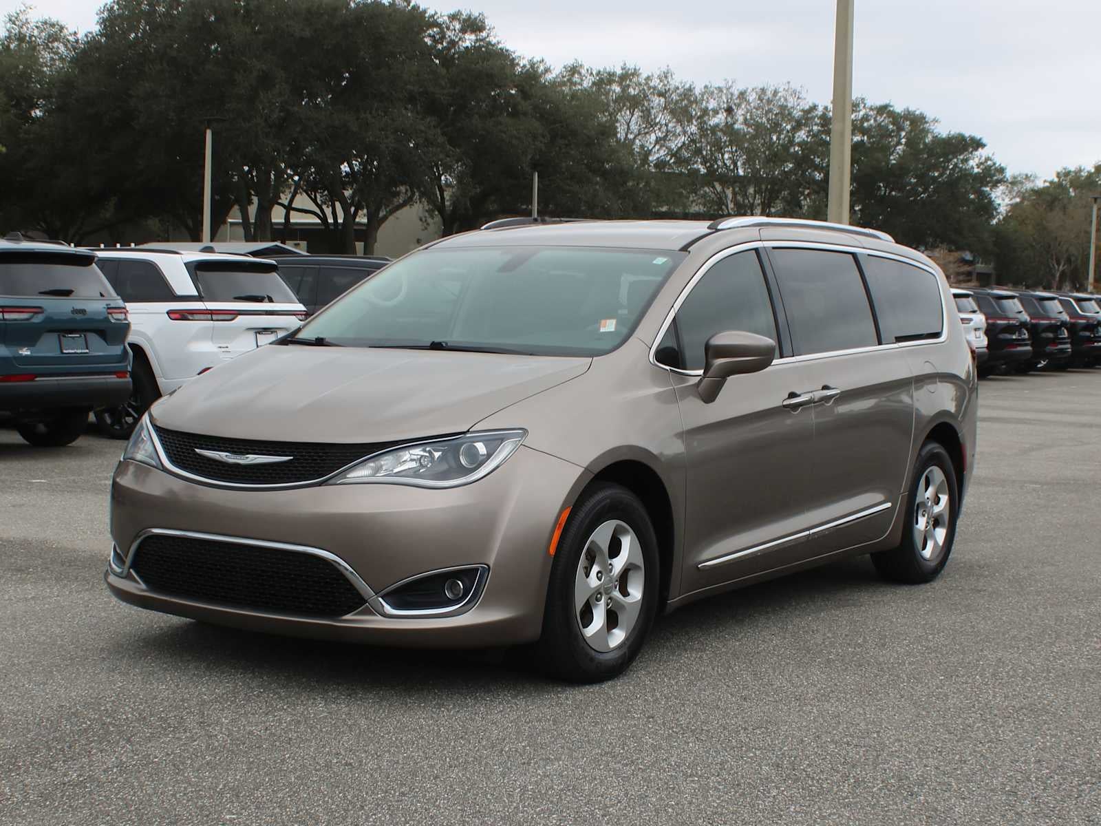 2017 Chrysler Pacifica Touring-L Plus