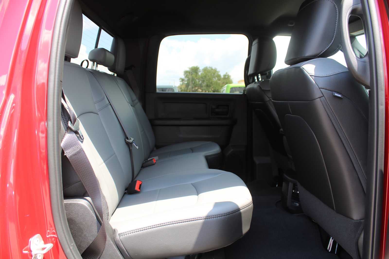 2026 RAM Ram 3500 RAM 3500 TRADESMAN CREW CAB 4X4 6'4' BOX