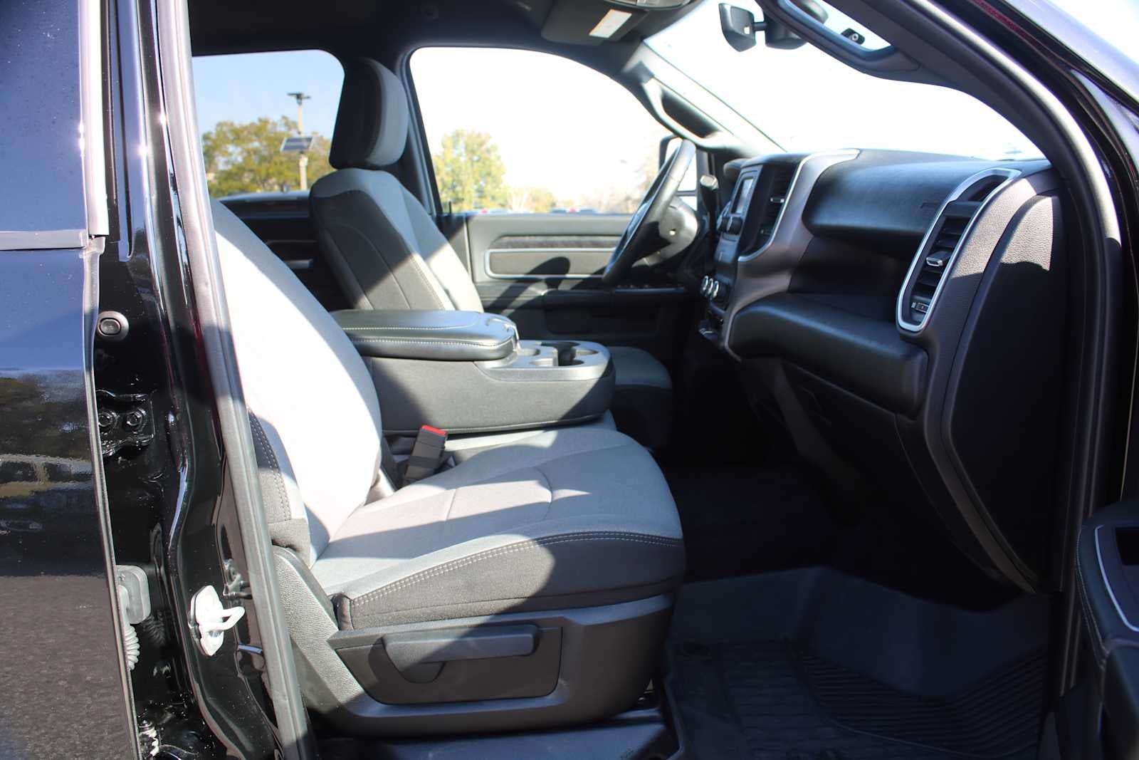 2024 RAM 3500 Big Horn Crew Cab 4x4 8' Box