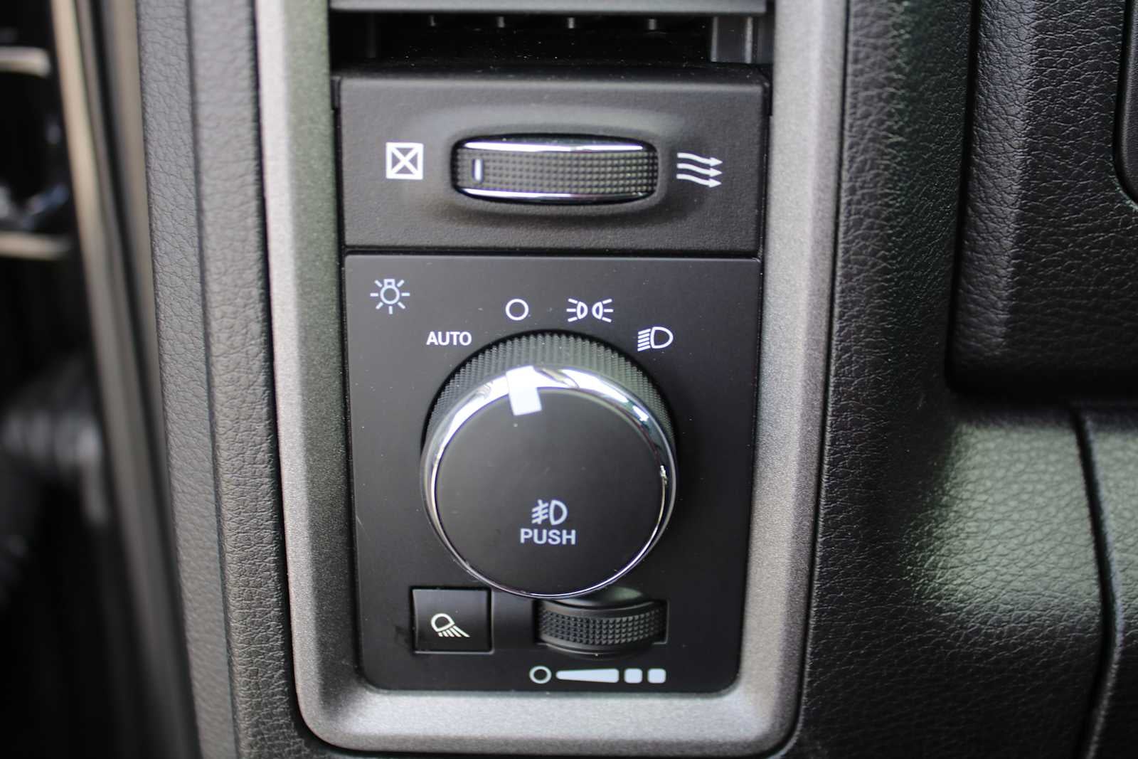 2021 RAM 1500 Classic Tradesman Crew Cab 4x4 5'7' Box