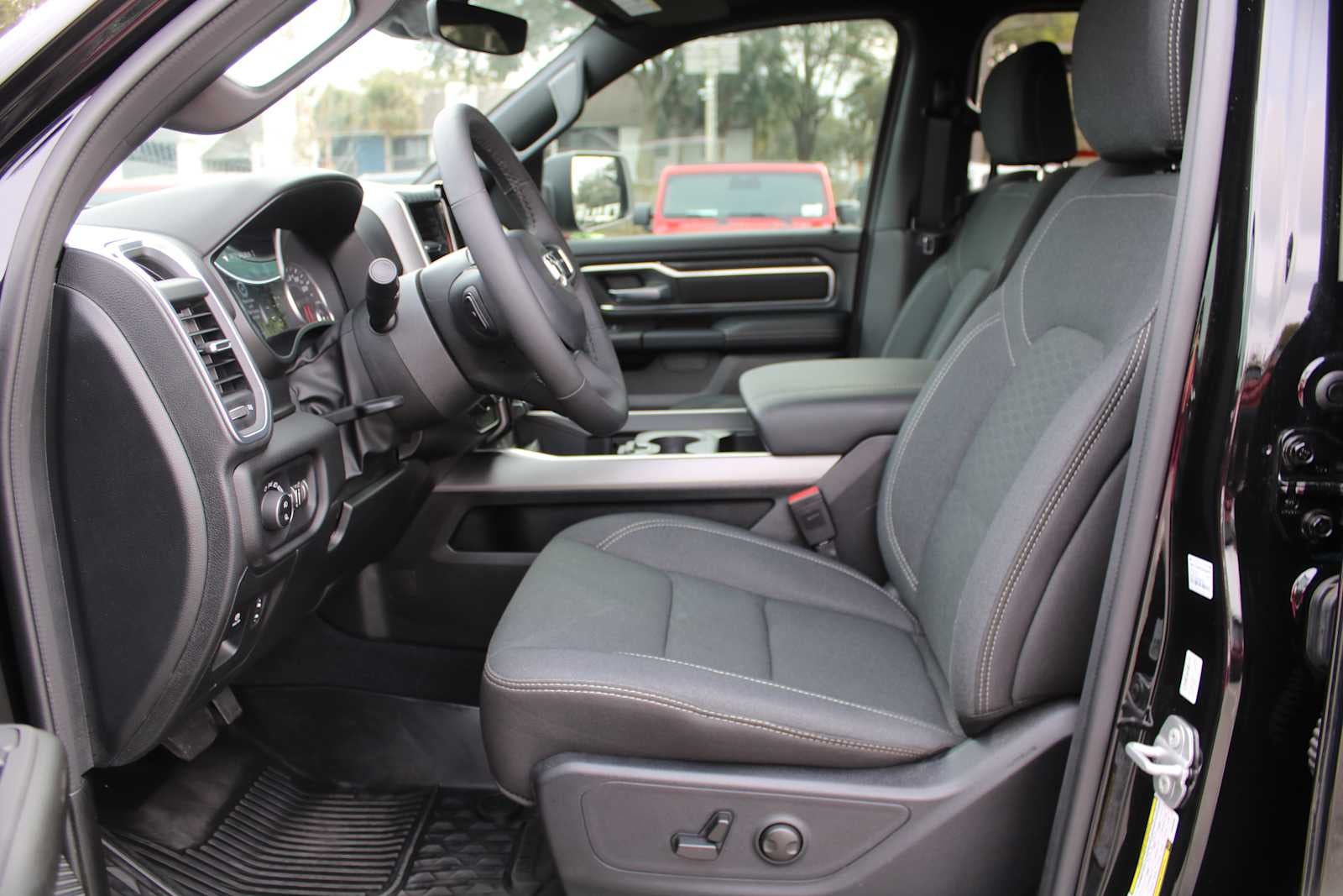 2025 RAM 1500 Big Horn Crew Cab 4x4 5'7' Box