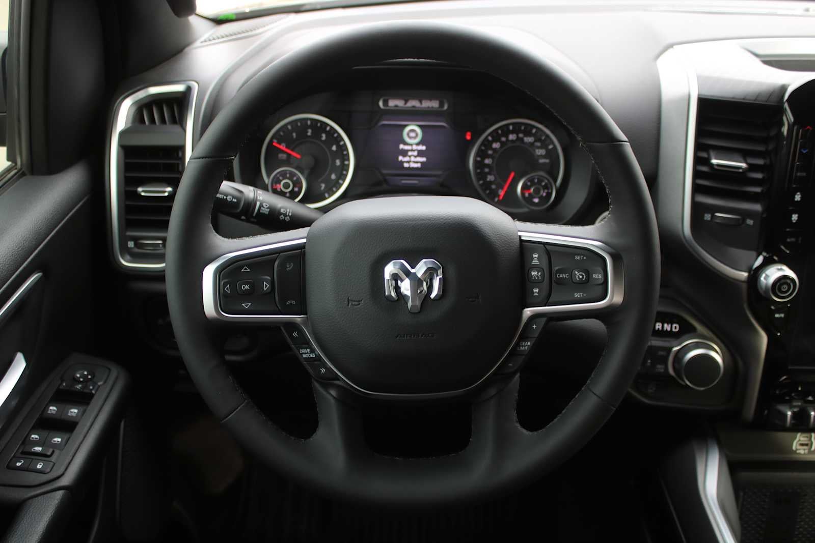 2025 RAM 1500 Big Horn Crew Cab 4x4 5'7' Box