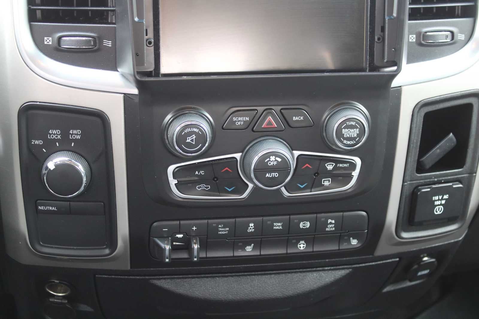 2017 RAM 2500 Big Horn Crew Cab 4x4 6'4' Box