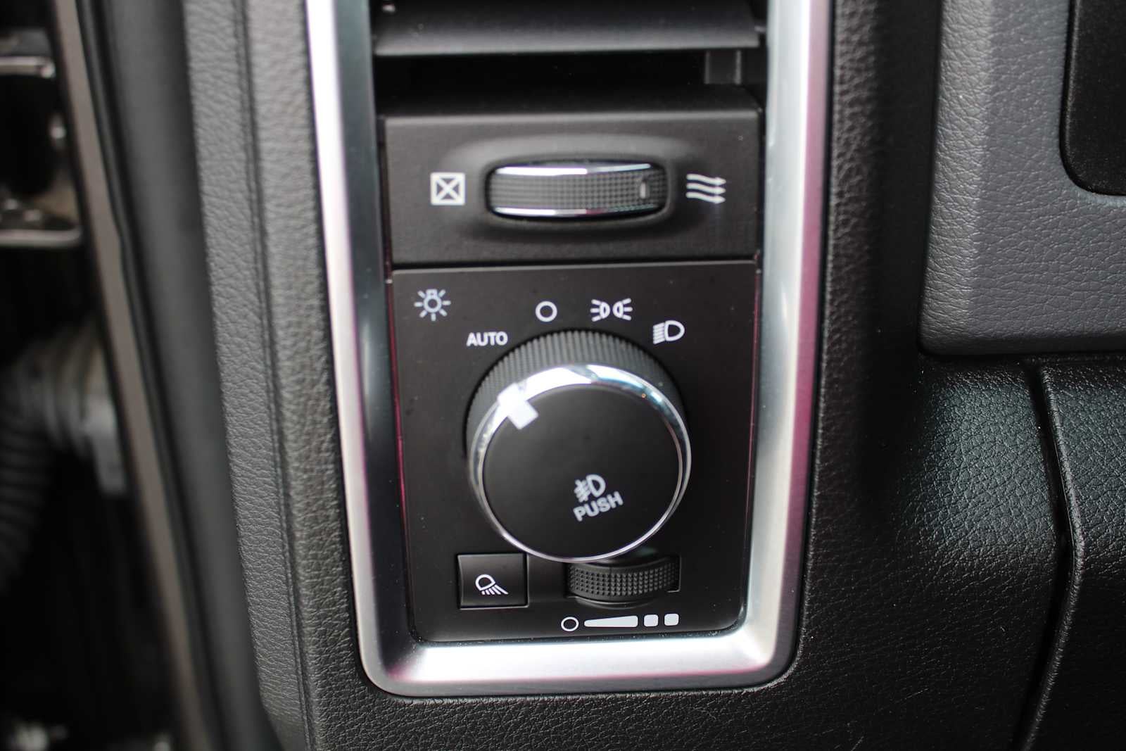 2017 RAM 2500 Big Horn Crew Cab 4x4 6'4' Box