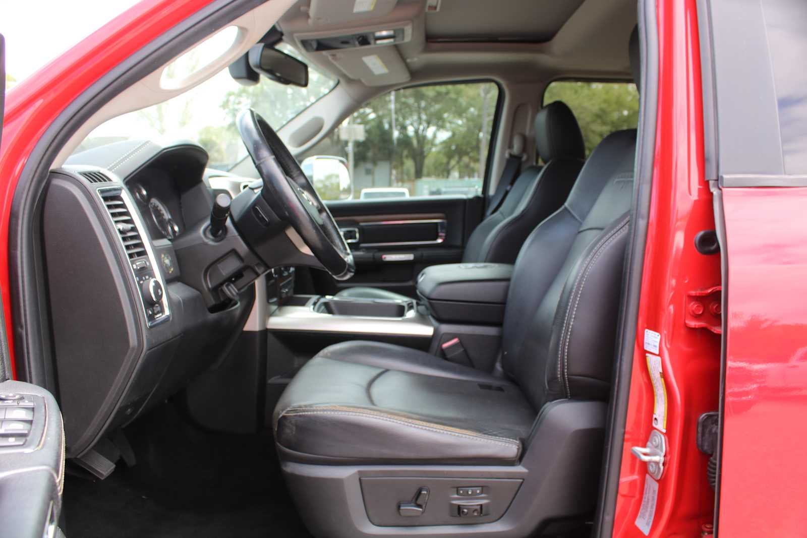 2017 RAM 2500 Laramie Crew Cab 4x4 6'4' Box