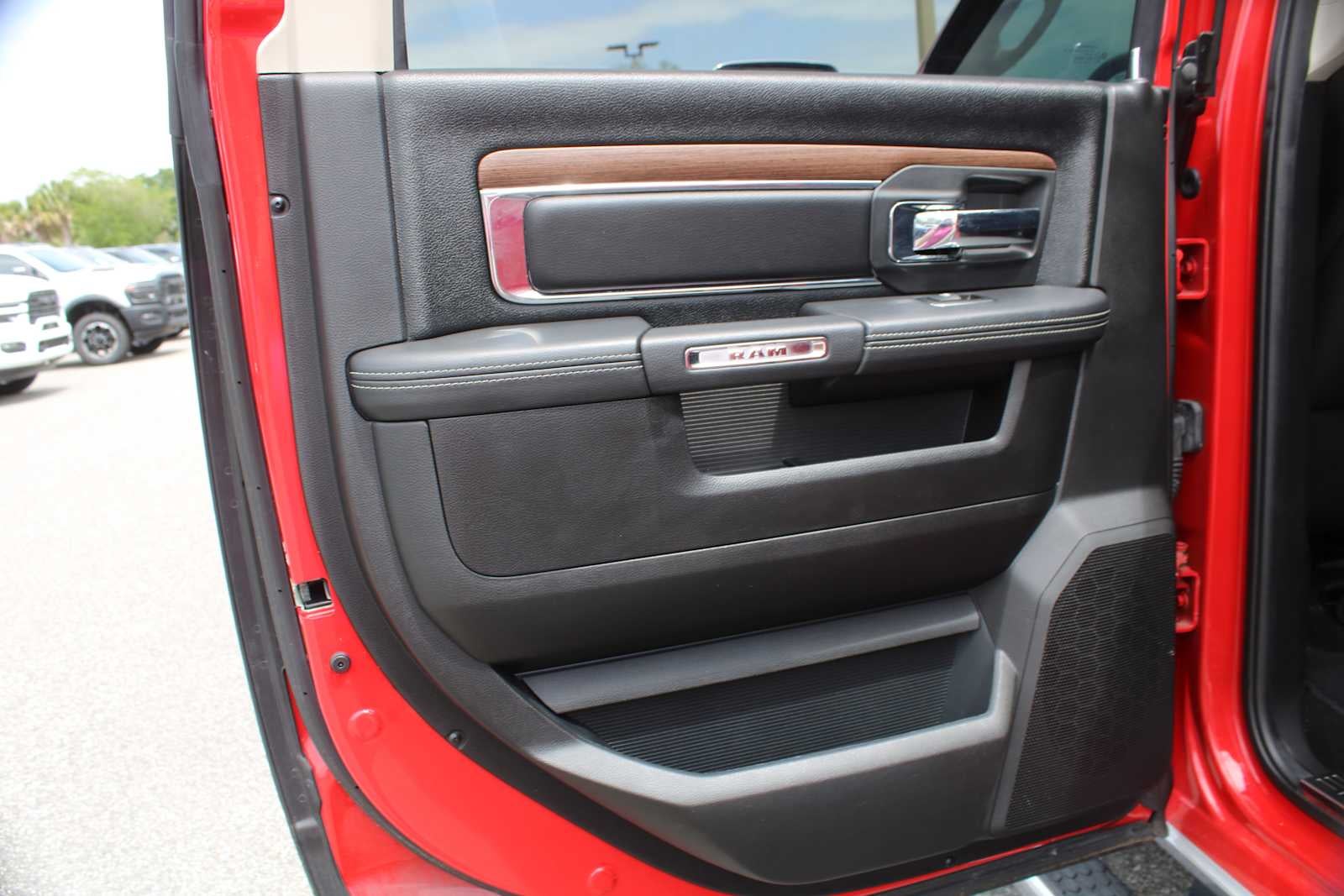 2017 RAM 2500 Laramie Crew Cab 4x4 6'4' Box