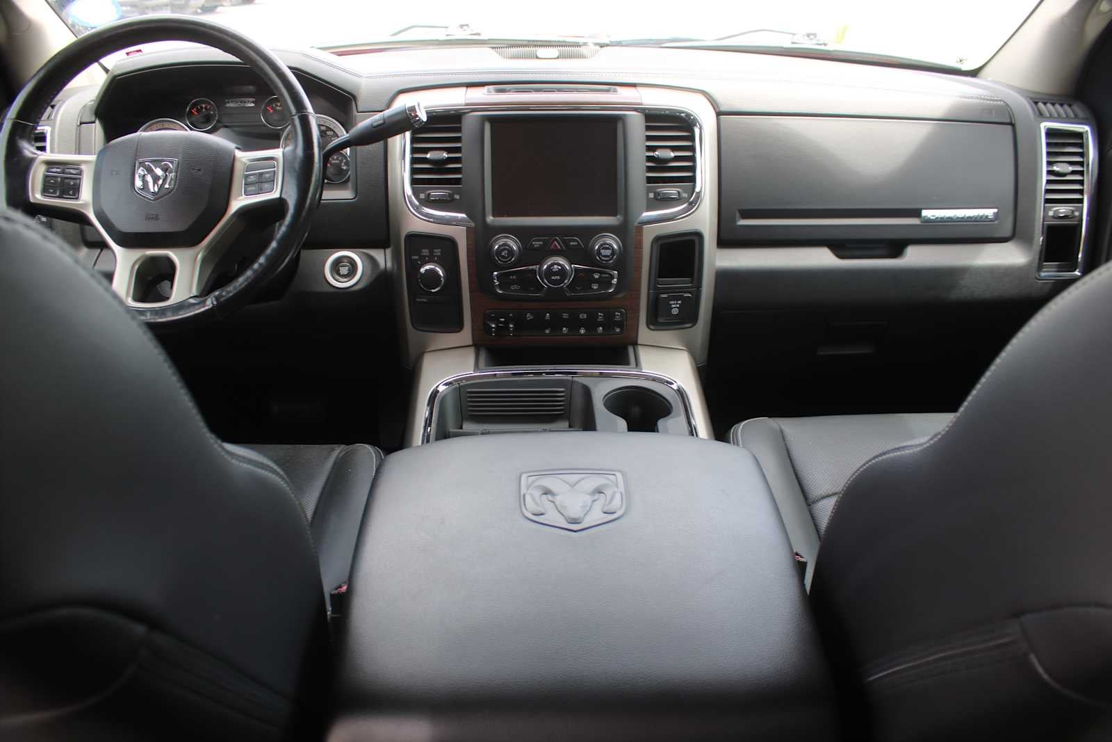 2017 RAM 2500 Laramie Crew Cab 4x4 6'4' Box