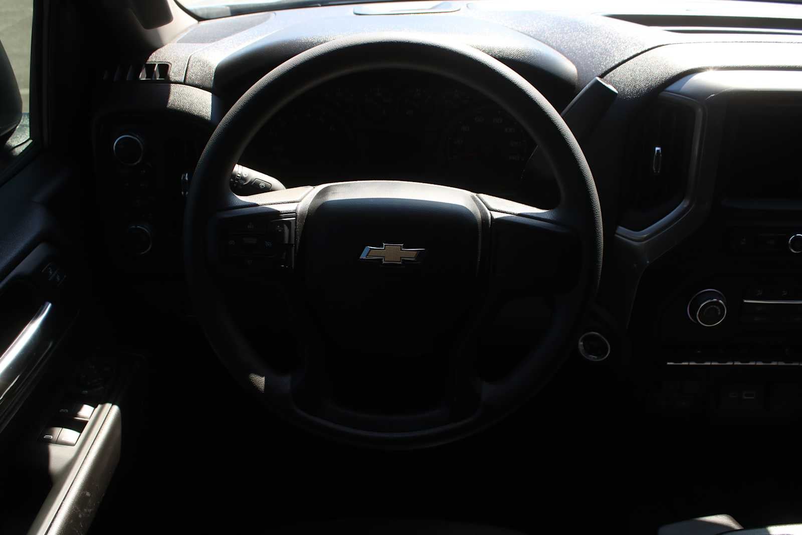 2024 Chevrolet Silverado 1500 4WD Crew Cab Short Bed Custom