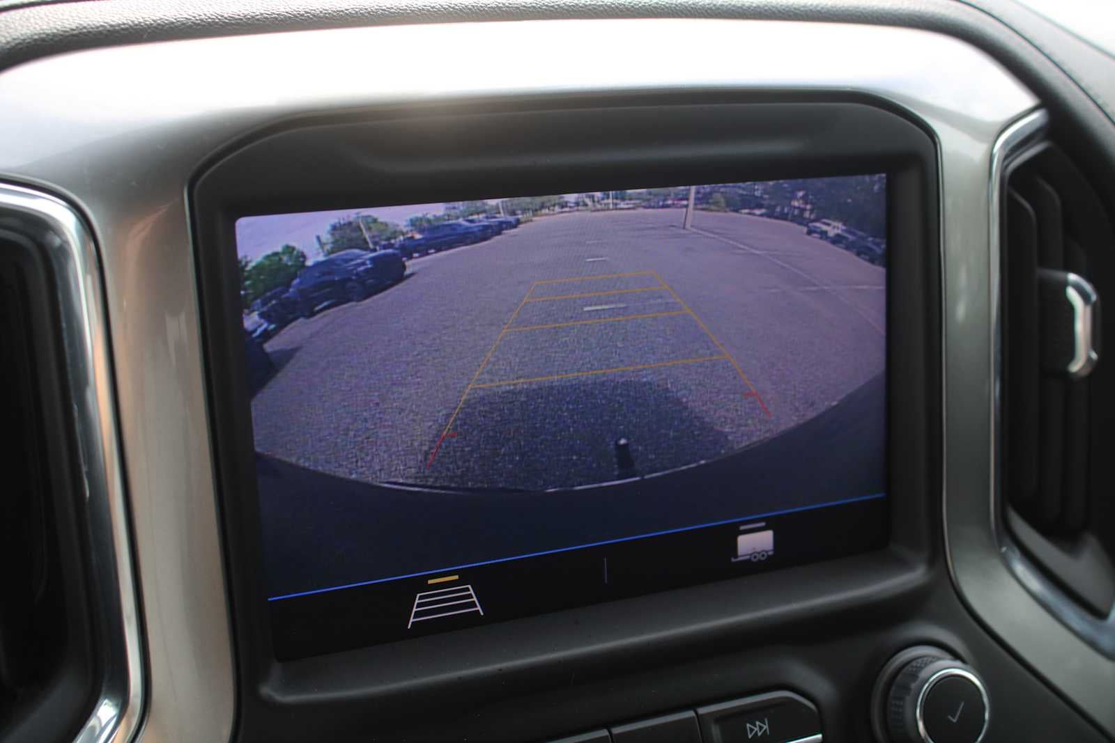 2022 Chevrolet Silverado 1500 LTD 4WD Crew Cab Short Bed LT with 2FL