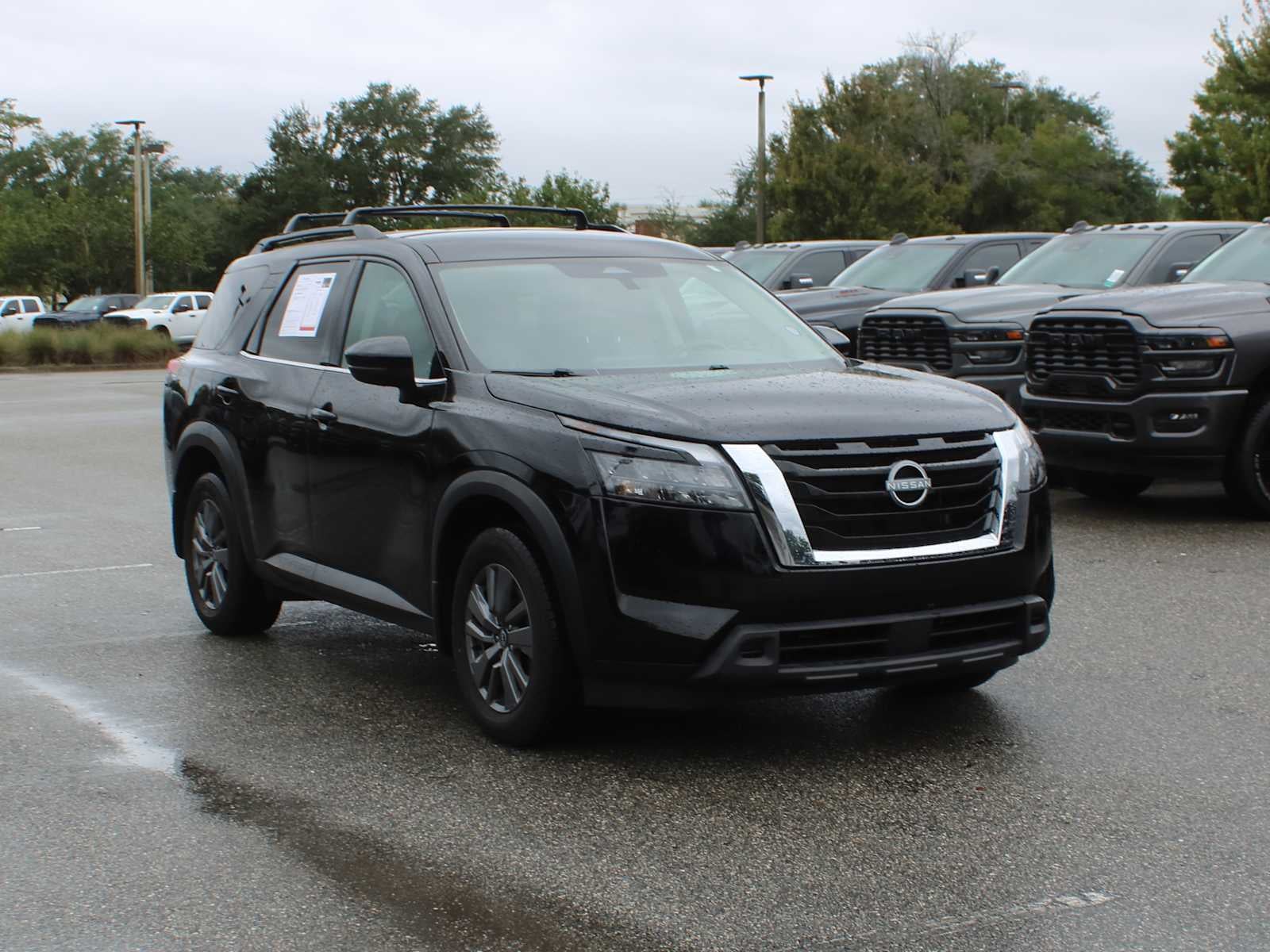 2024 Nissan Pathfinder SV