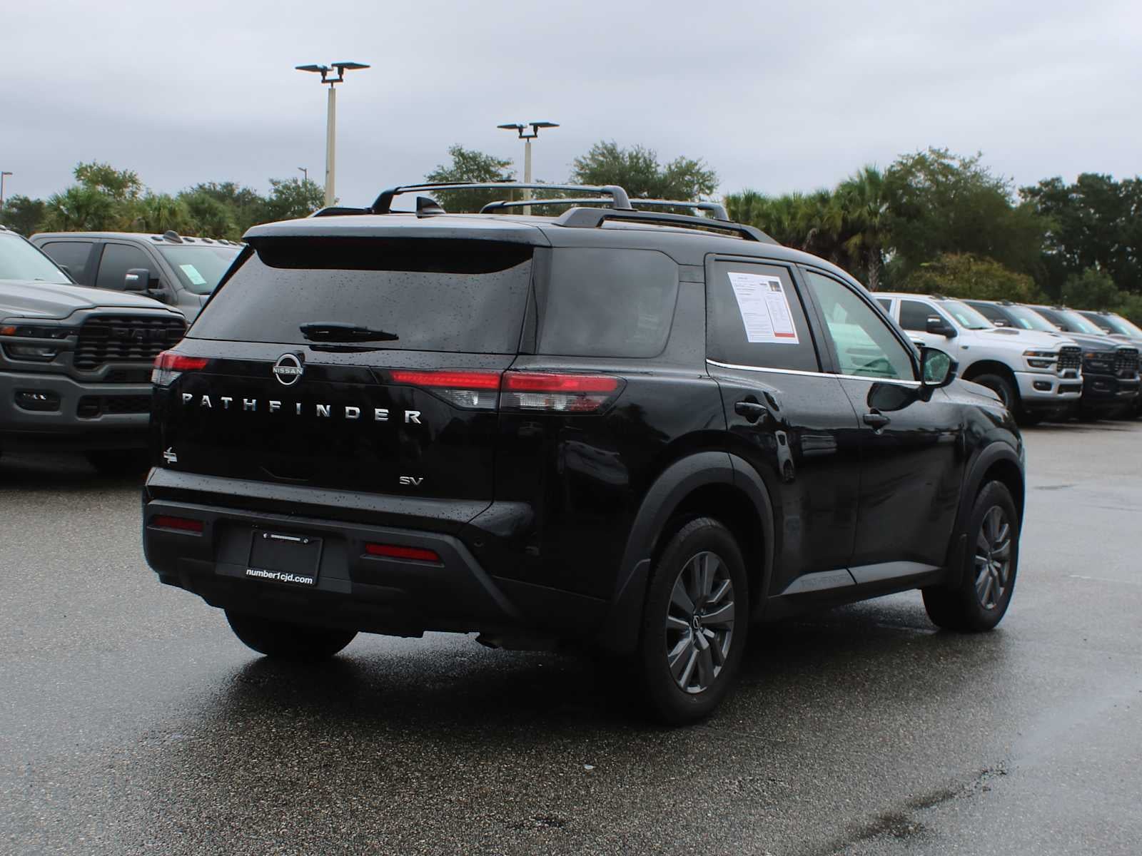2024 Nissan Pathfinder SV
