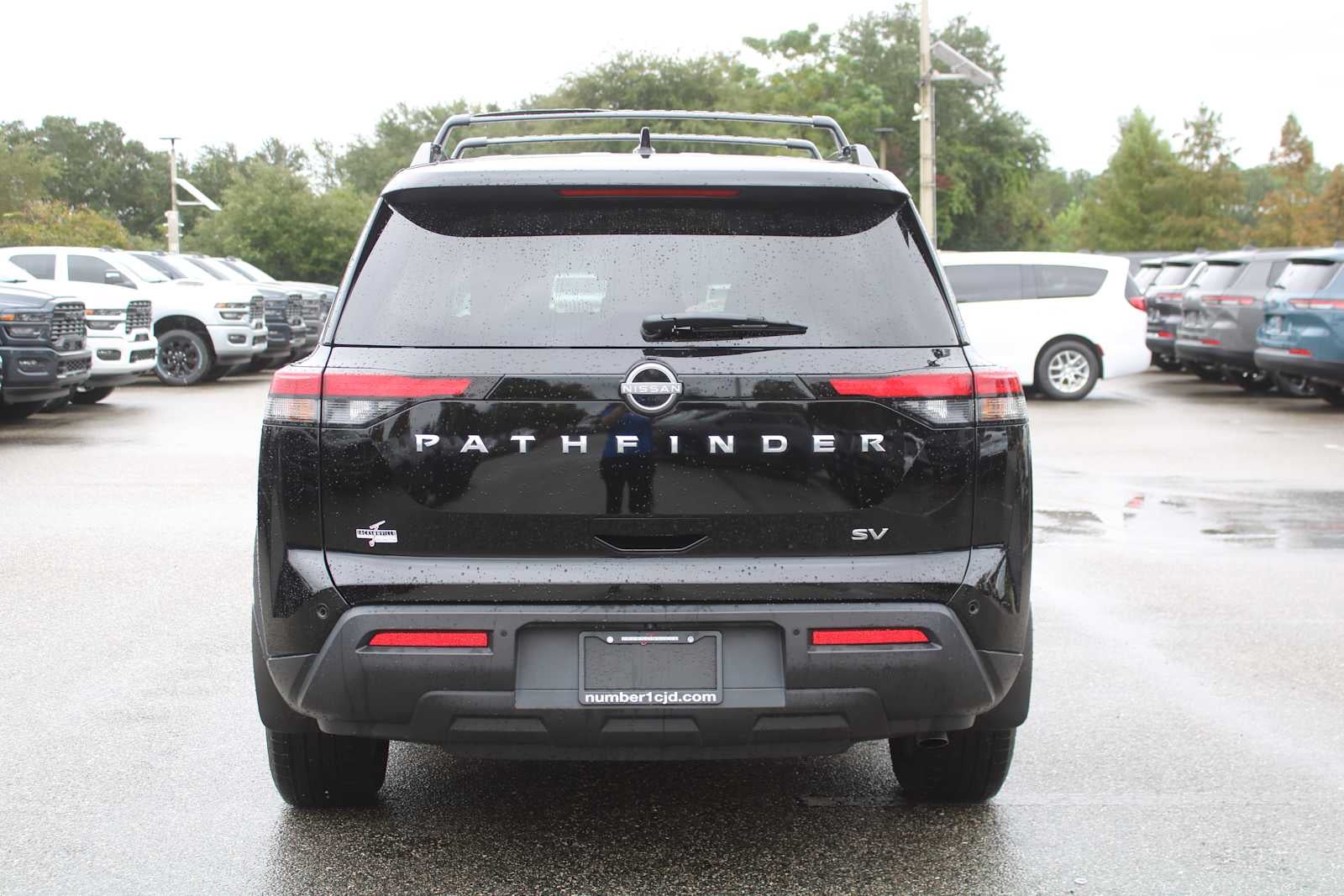 2024 Nissan Pathfinder SV