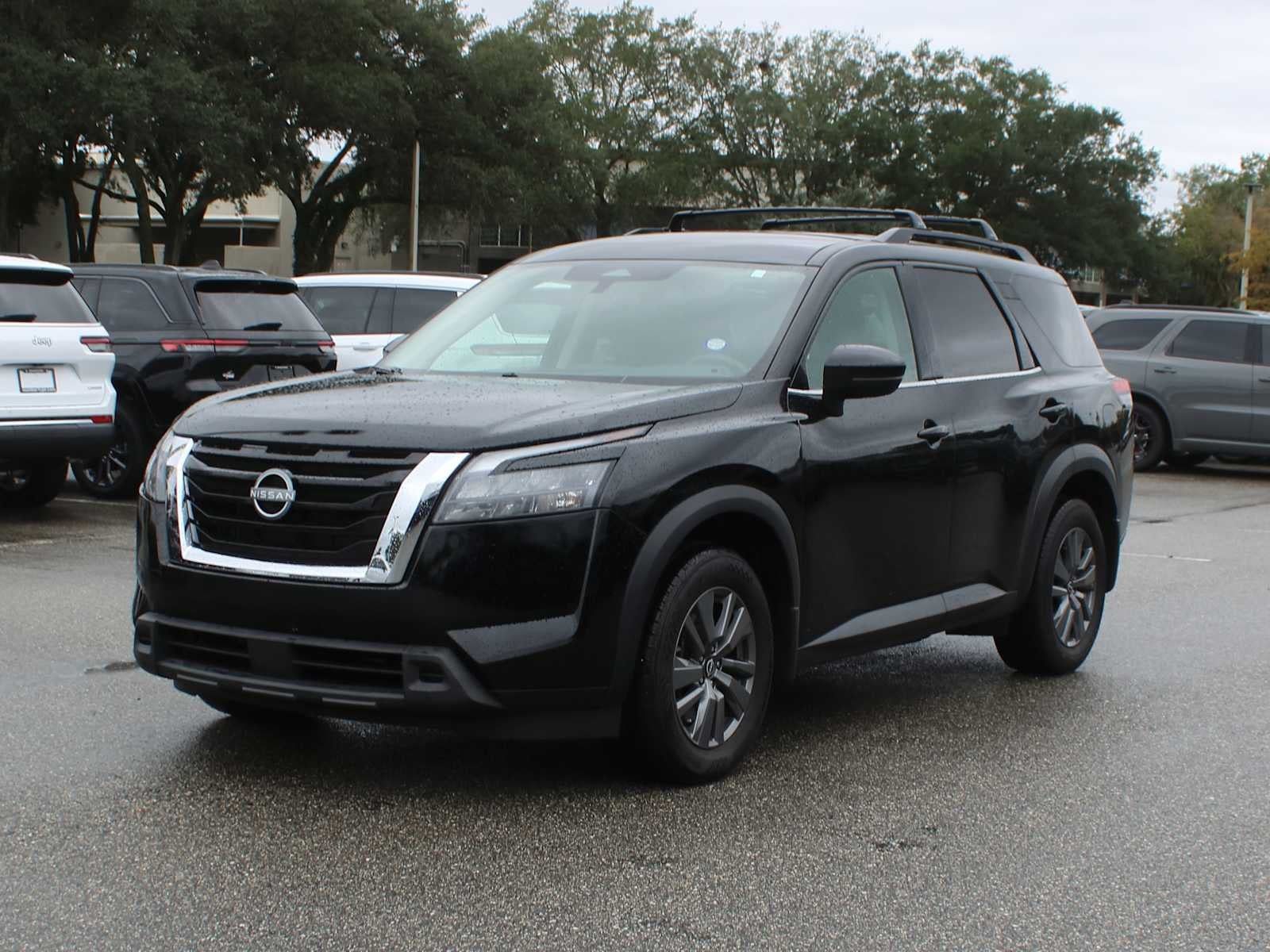 2024 Nissan Pathfinder SV