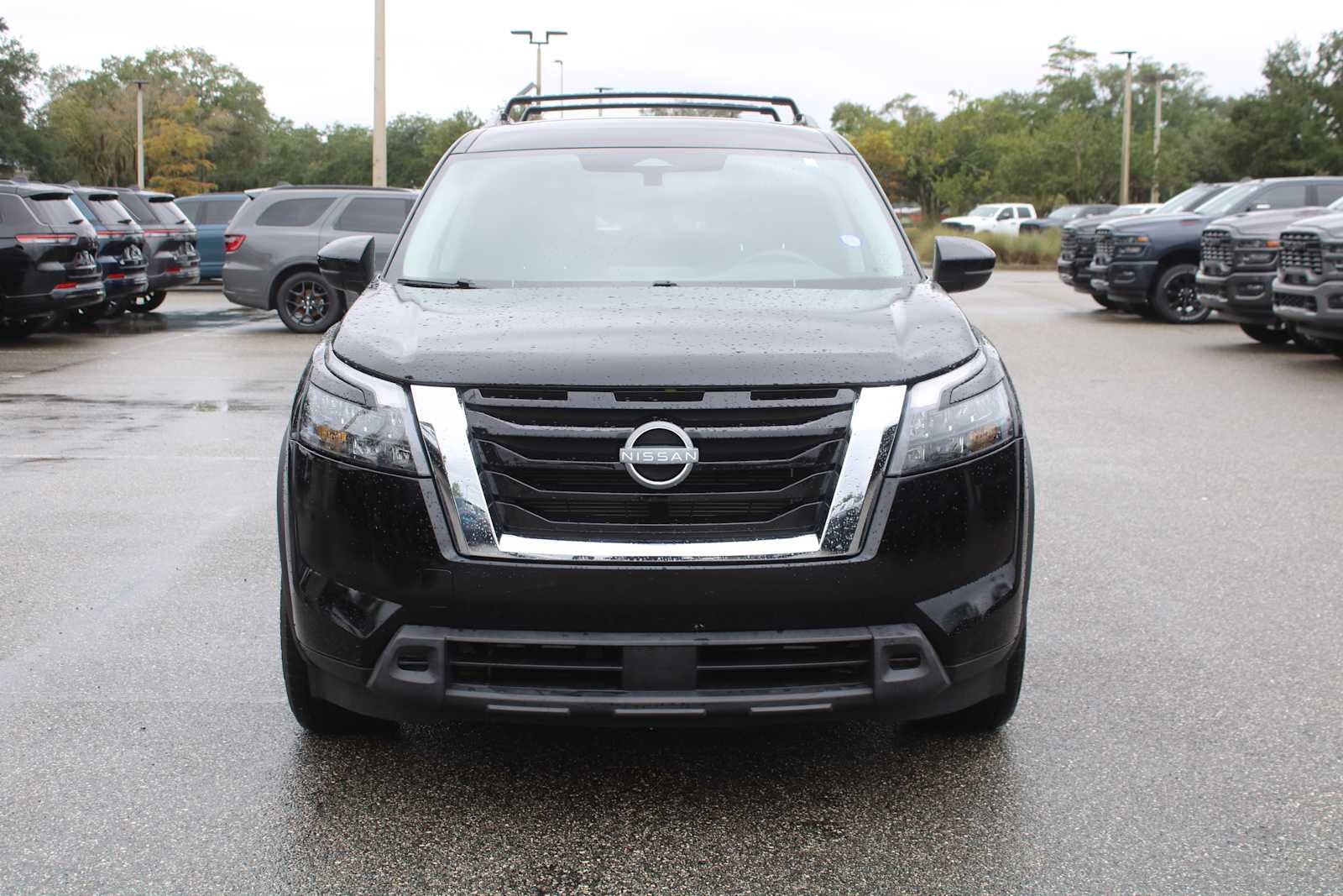 2024 Nissan Pathfinder SV