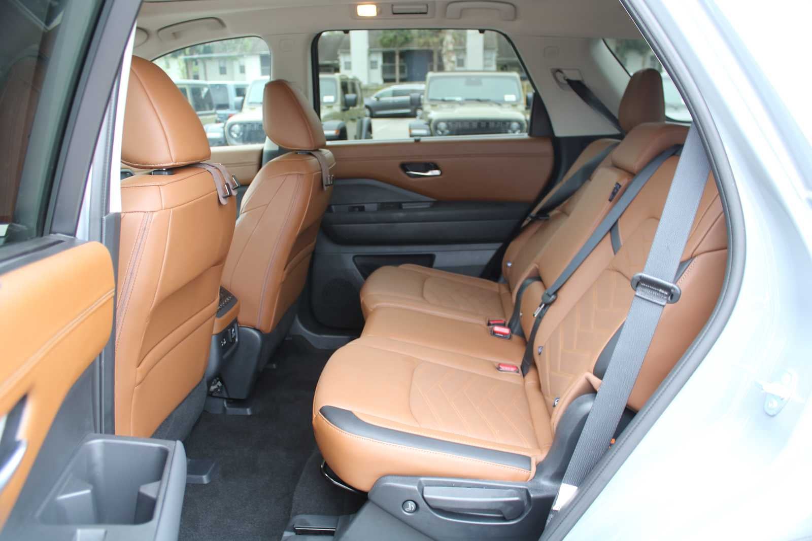 2025 Nissan Pathfinder Platinum FWD