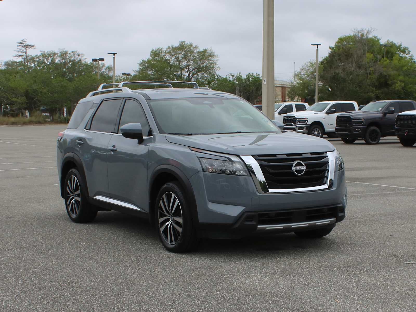 2025 Nissan Pathfinder Platinum FWD