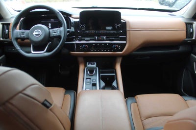 2025 Nissan Pathfinder Platinum FWD